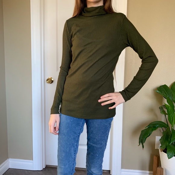 Forever 21 Turtle neck olive top - Picture 4 of 8